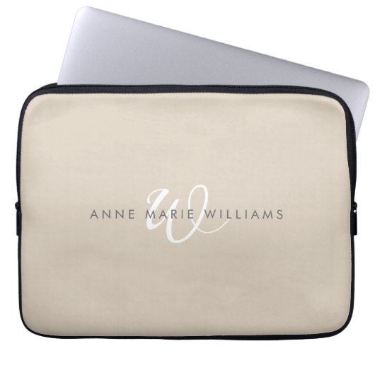 Modernes Weißes Tan-Script-Monogramm Laptopschutzhülle (Vorderseite)