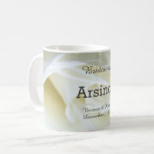 Modernes Weißrosen Mit Monogramm Kaffeetasse (Vorderseite Links)