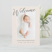 Modernes Welcome Baby Foto Birth Ankündigung (Stehend Vorderseite)