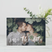 Modernes White Brush Script-Foto Save the Date Einladung (Stehend Vorderseite)
