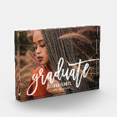 Modernes White Brushed Script Graduate Fotoblock (Links)