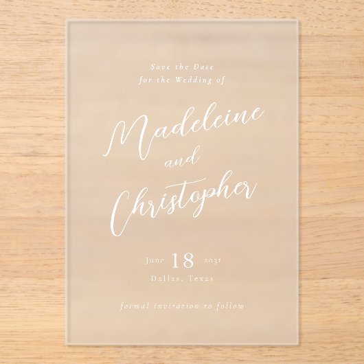 Modernes White Calligraphy Script Clear Wedding Acryleinladungen (Vorderseite)