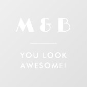 Modernes White Monogram Wedding Bad Mirror Fensteraufkleber (Blatt)