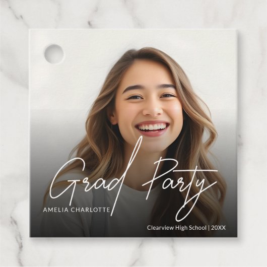 Modernes White Script Grad Party Foto Geschenkanhänger (Vorderseite)