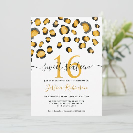Modernes Wildleopardenwassermuster Sweet 16 Einladung (Stehend Vorderseite)