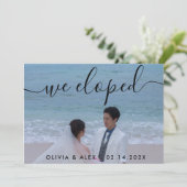 Modernes wir haben White Script Wedding Foto Ankündigung (Stehend Vorderseite)