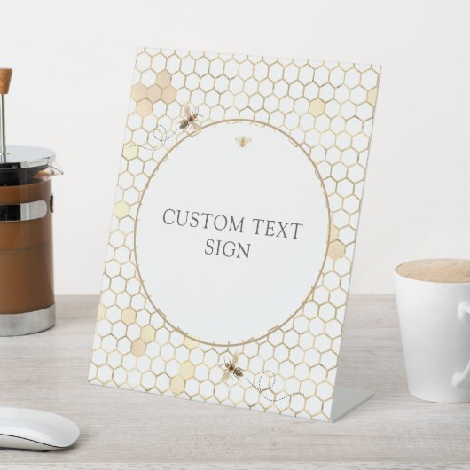 Modernes Zeichen für goldene Biene Sockelschild (In SItu)