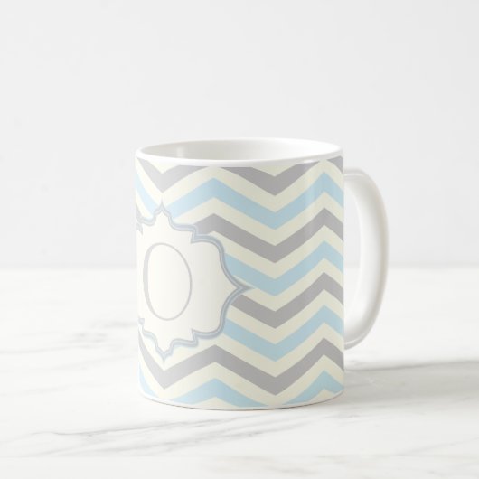 Modernes Zickzack Babyblau, grau, Elfenbeinmuster Kaffeetasse (VorderseiteRechts)
