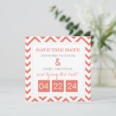 Modernes Zickzack Coral Save the Date (Stehend Vorderseite)
