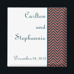 Modernes Zickzack Neon Coral/Navy Wedding Magnet<br><div class="desc">2"x2" Quadrat Magnete für benutzerdefinierte Gefälligkeiten werden in hoher Qualität und in lebhaften Farben gedruckt. Ideal für Babyankündigungen,  rett-the-date-Erinnerungen,  Geschenke für Familie und Freunde oder sogar großartige Werbeaktionen für jedes Unternehmen. Kleben Sie sie auf Ihren Kühlschrank,  Aktenschrank,  Geschirrspüler oder Ihre eigene Lieblingsplatte aus Metall.</div>