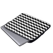 Modernes Zickzack ZigZag Schwarz-Weiß-Muster Laptopschutzhülle (Vorne Knopf)
