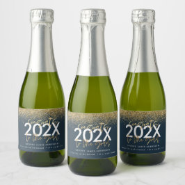 Modernster Glitzer-Abschluss mit blauer und golden Schaumweinetikett