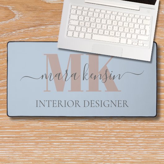 Modert Mocha Mousse Monogram Dusty Blue Schreibtischunterlage