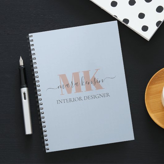 Modert Mocha Mousse Monogram Staubblau Notizblock
