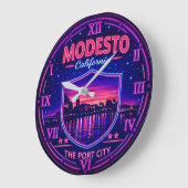 Modesto California Riverfront Große Wanduhr (Winkel)