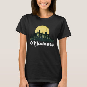 Modesto Skyline Leuchtender Mond Nacht in Modesto T-Shirt