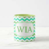Modische, coole, frische Chevron-Monogramm-Initial Tasse (Zentrum)