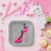 Modische Lady in Stiletto-Papierplatte Pappteller (Party)