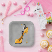 Modische Lady in Stiletto-Papierplatte Pappteller (Party)