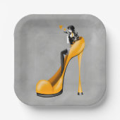 Modische Lady in Stiletto-Papierplatte Pappteller (Vorderseite)