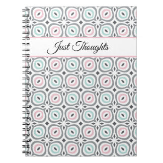 Modische Muster in Pastellgrau, Rosa und Blau Notizblock