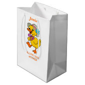 Modische Yellow Chick Ostereierjagd Mittlere Geschenktüte (Rückseite Schrägansicht)