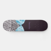 Modischer Leopard-Druck und blaues Band mit Namen Skateboard (Horizontal)