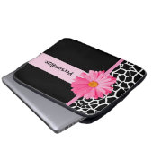 Modisches Schwarzweiss-Giraffen-Rosa-Gänseblümchen Laptopschutzhülle (Vorne Knopf)