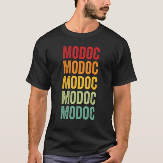 Modoc County California Rainbow Text Design T-Shirt (Vorderseite)