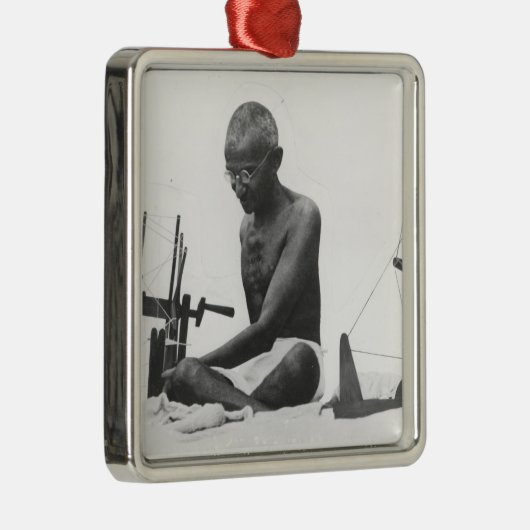 Mohandas Karamchand Gandhi Ornament Aus Metall (Rechts)