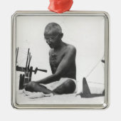 Mohandas Karamchand Gandhi Ornament Aus Metall (Vorne)
