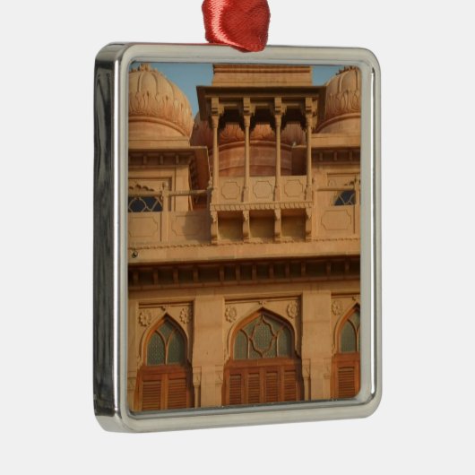 Mohatta Palace Museum: Iconic Design Ornament Aus Metall (Rechts)