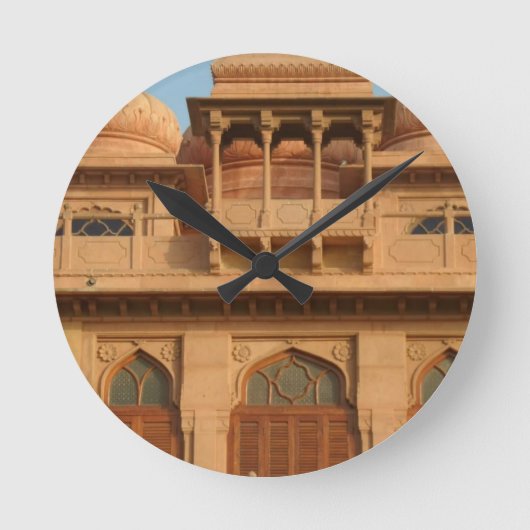 Mohatta Palace Museum: Iconic Design Runde Wanduhr (Vorderseite)