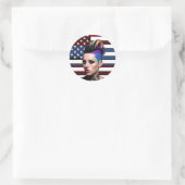 Mohawk Punk Girl mit amerikanischer Flagge Runder Aufkleber (Tasche)