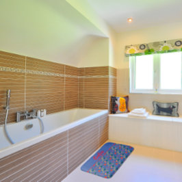 Mohnblauer Wildblumen Badematte