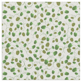 Mohnblume fängt grüne Knospen auf weißem Stoff