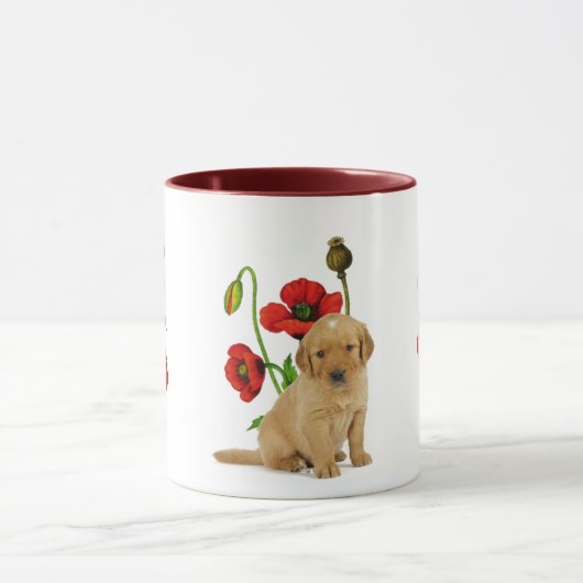 Mohnblume und ein Welpe Tasse (Zentrum)