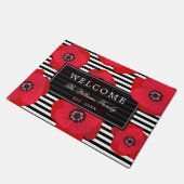 Mohnblumen u. Streifen - Familienname - Willkommen Fußmatte (Schrägansicht)