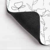 Mohnblüte Schwarz-Weiß-Minimalistische Wildblume Mousepad (Ecke)
