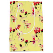 Mohnmuster auf Gelb Mittlere Geschenktüte (Vorderseite)
