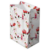 Mohnmuster auf Weiß Mittlere Geschenktüte (Rückseite Schrägansicht)