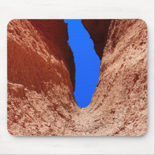 Mojave Canyon – Vertikaler Wüstenhimmel Mousepad
