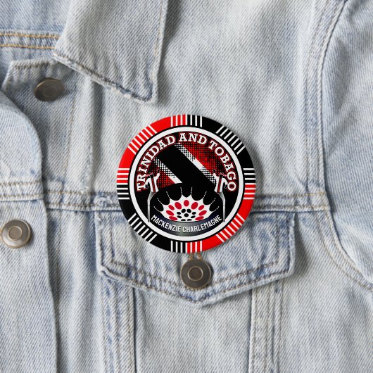 MOKO JUMBIE und STEELPAN mit geometrischem Hinterg Button (Beispiel)