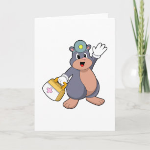 Mole als Krankenschwester mit Erste-Hilfe-Kit.PNG Karte