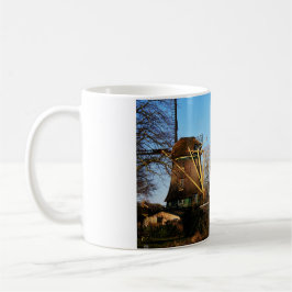 Molens in Nederlands landschap. Kaffeetasse