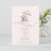 Mom & Baby Elephant with Umbrella Baby Girl Shower Einladung (Stehend Vorderseite)