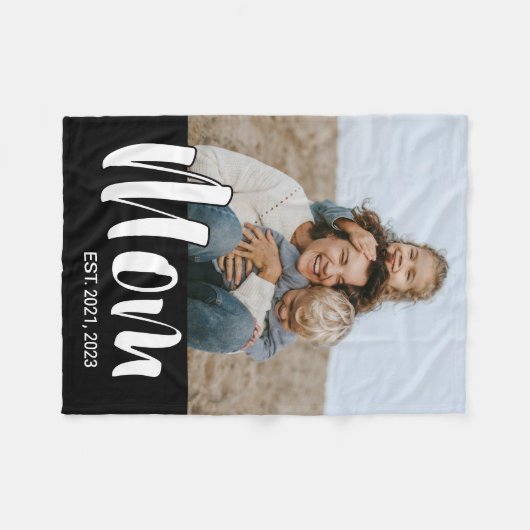 Mom Established Black Modern Script Photo Fleecedecke (Vorderseite (Horizontal))