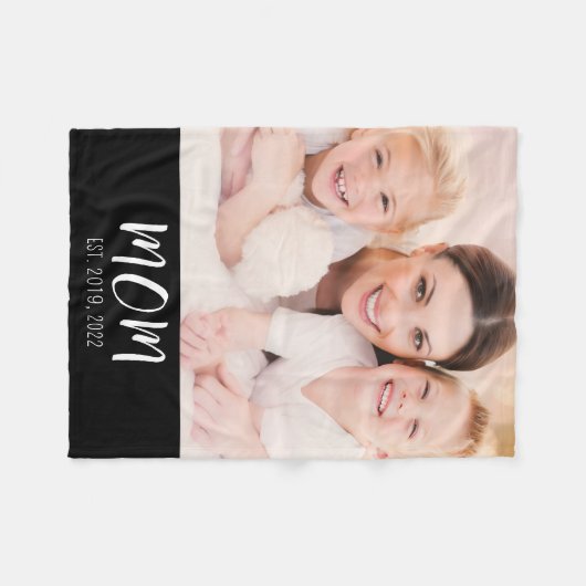 Mom Established Black Modern Script Photo Fleecedecke (Vorderseite (Horizontal))