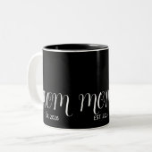 Mom Established Black Script New Mom Gift Zweifarbige Tasse (Vorderseite Links)