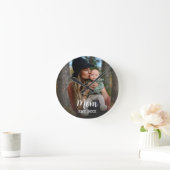 Mom Established Modern Typography Photo Wall Clock Runde Wanduhr (Zuhause)